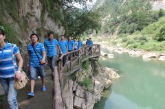 公司旅游：浙西大峡谷中的探索